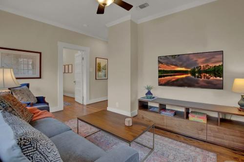 charming craftsman home 2 blks from main st