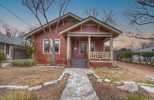 charming craftsman home 2 blks from main st