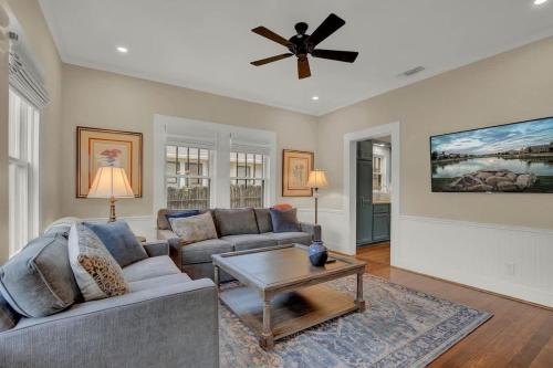 charming craftsman home 2 blks from main st
