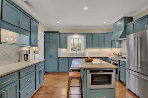 charming craftsman home 2 blks from main st