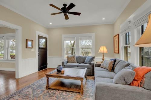 charming craftsman home 2 blks from main st