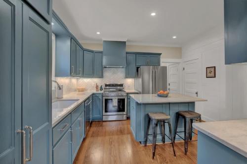 charming craftsman home 2 blks from main st