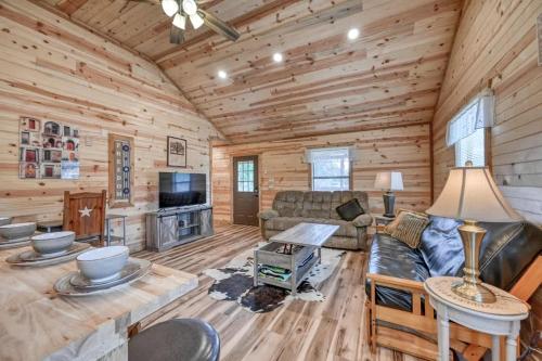cozy cabin firepit and grill and 10 mins to main st