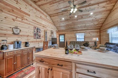 rustic cabin with firepit and grill 10 mins to main st