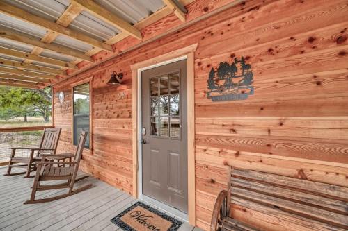 rustic cabin with firepit and grill 10 mins to main st
