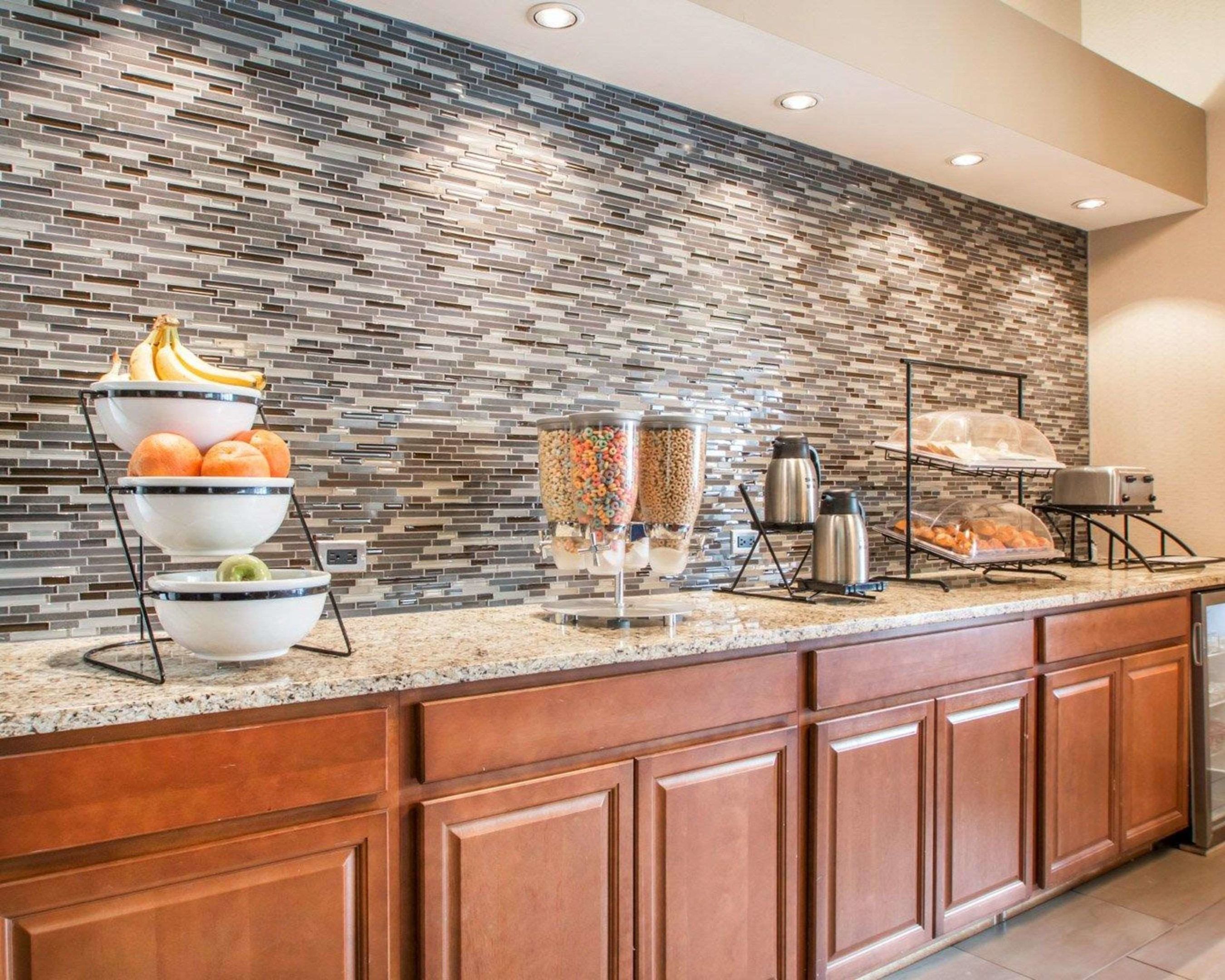clarion inn and suites springfield