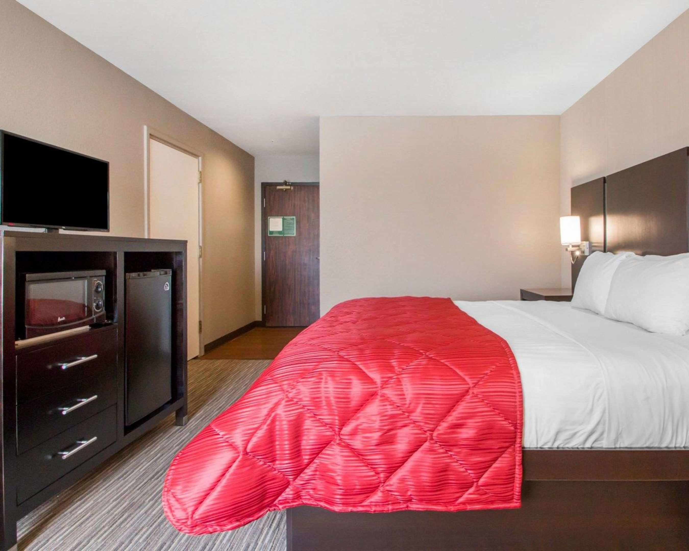 clarion inn and suites springfield