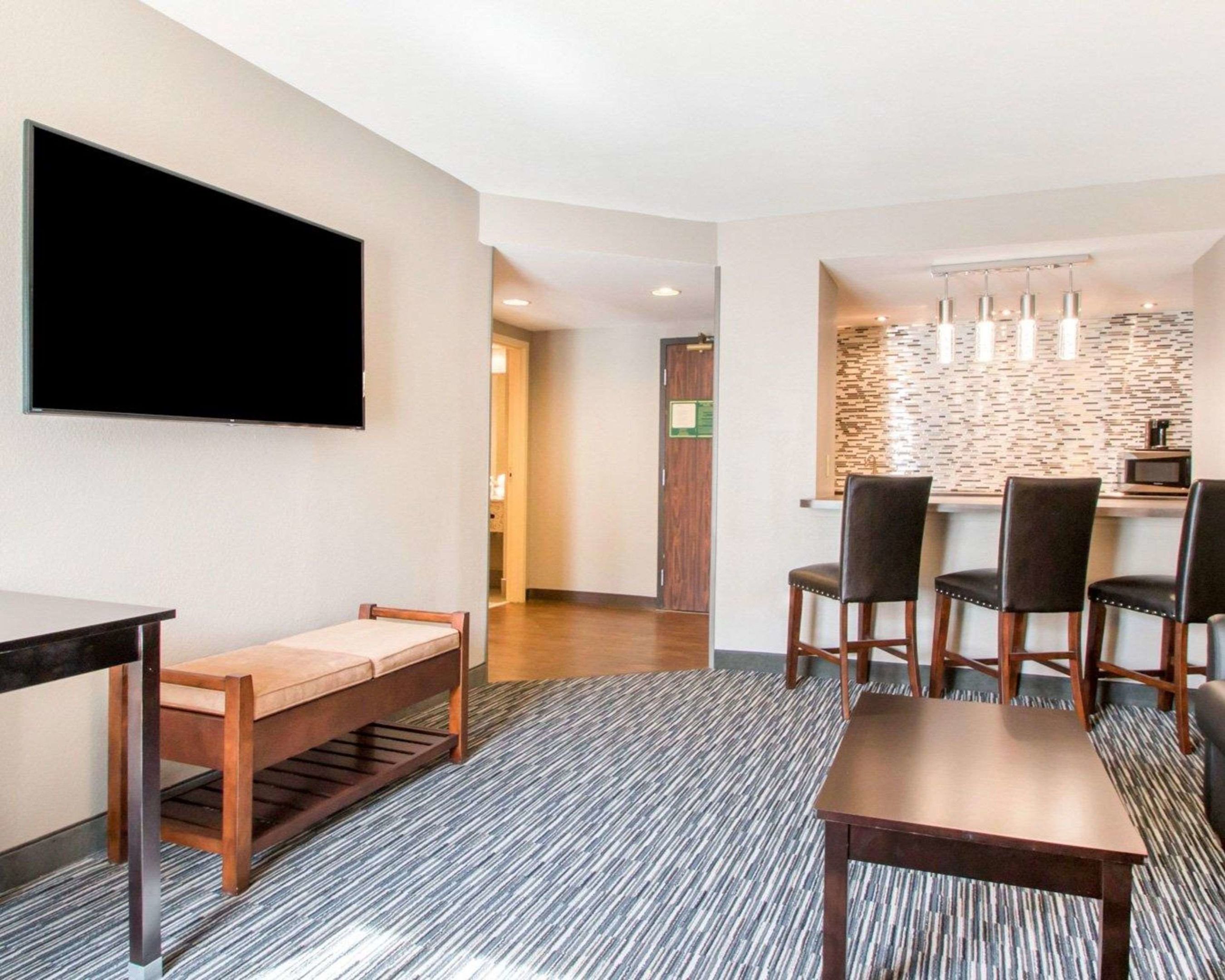clarion inn and suites springfield