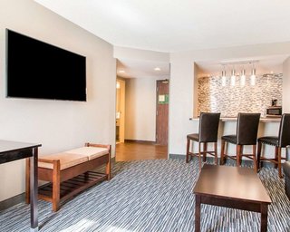 clarion inn and suites springfield