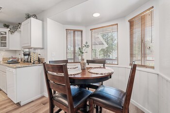 Serenity Knoll,203 Knoll Rd,2 star