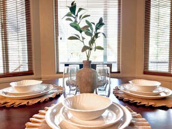 Serenity Knoll,203 Knoll Rd,2 star