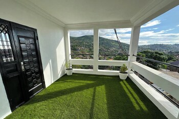 3 bed apartment sleeps 6 ensuites parking wifi