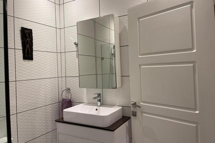 3 bed apartment sleeps 6 ensuites parking wifi