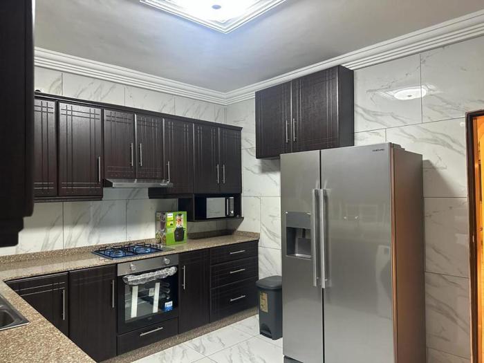 3 bed apartment sleeps 6 ensuites parking wifi