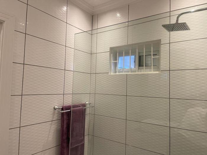 3 bed apartment sleeps 6 ensuites parking wifi