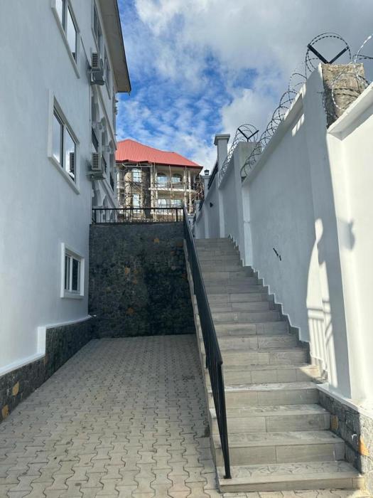 3 bed apartment sleeps 6 ensuites parking wifi