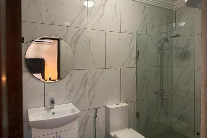 3 bed apartment sleeps 6 ensuites parking wifi