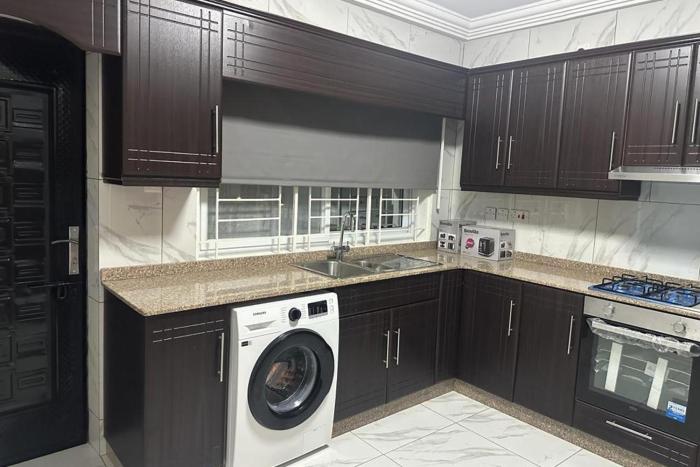 3 bed apartment sleeps 6 ensuites parking wifi
