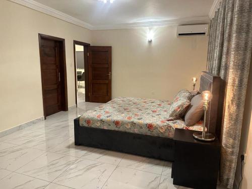 3 bed apartment sleeps 6 ensuites parking wifi