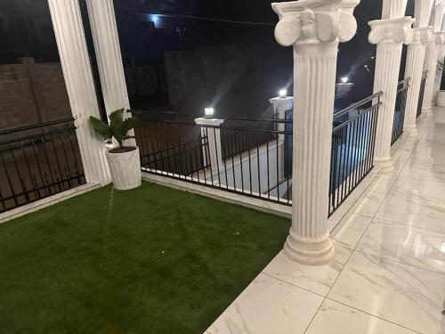 3 bed apartment sleeps 6 ensuites parking wifi