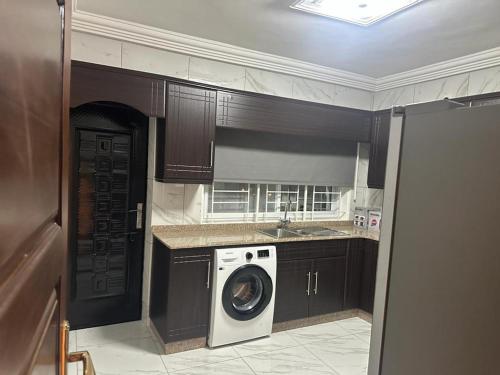 3 bed apartment sleeps 6 ensuites parking wifi