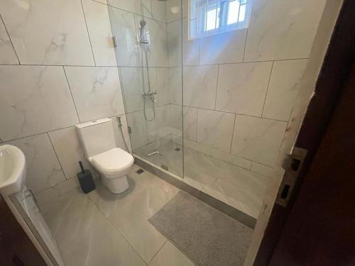 3 bed apartment sleeps 6 ensuites parking wifi