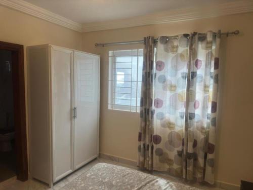 3 bed apartment sleeps 6 ensuites parking wifi