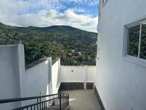 3 bed apartment sleeps 6 ensuites parking wifi