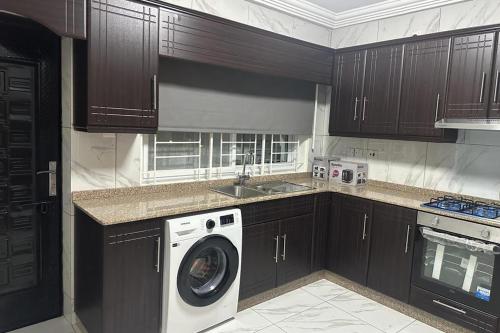 3 bed apartment sleeps 6 ensuites parking wifi