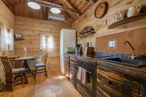 glamping paradise skatlar