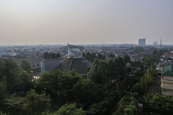 Best Strategic 2Br Apartment At Green Palm Residence,,2 star