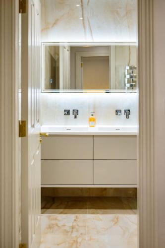 marble arch suites