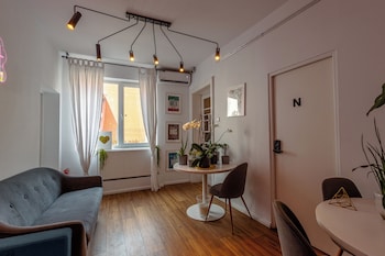 first hostel bucur 21