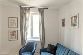 first hostel bucur 21
