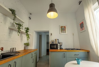 first hostel bucur 21