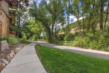 town pointe by kbm