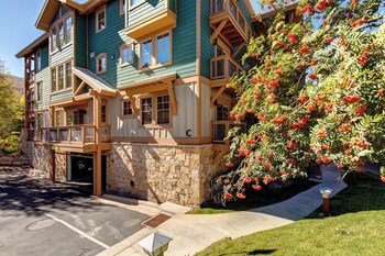 town pointe by kbm
