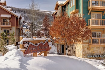 town pointe by kbm