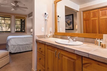 town pointe by kbm