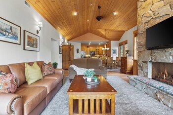 town pointe by kbm