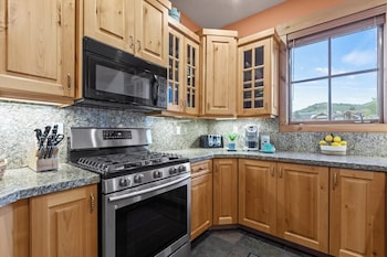 Town Pointe By Kbm,1000 Park Avenue,5 star