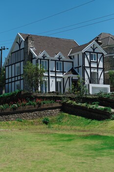 tudor barn little england cottages