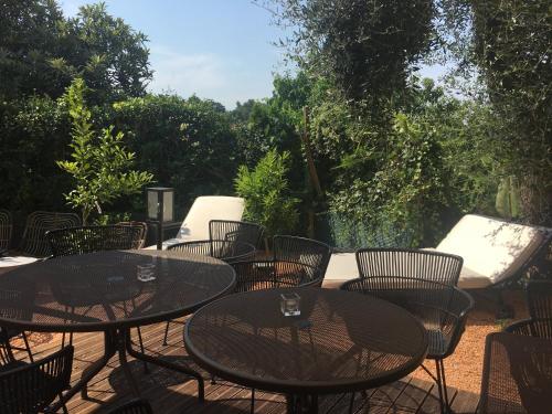 avocado hotel restaurant bar