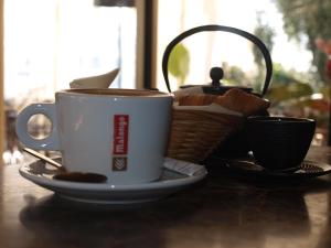 avocado hotel restaurant bar