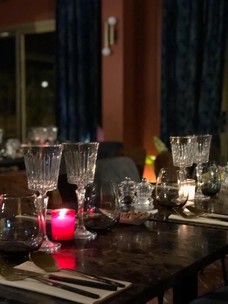 avocado hotel restaurant bar