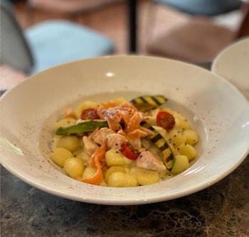 avocado hotel restaurant bar