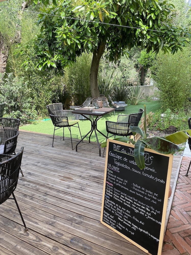 avocado hotel restaurant bar