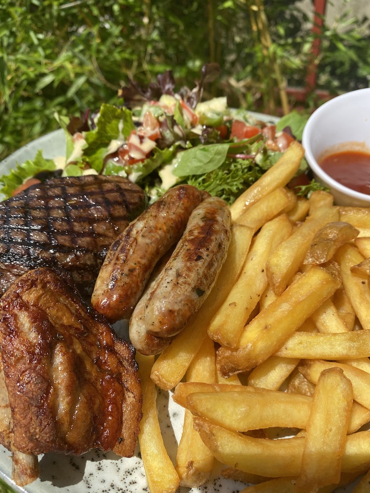 avocado hotel restaurant bar