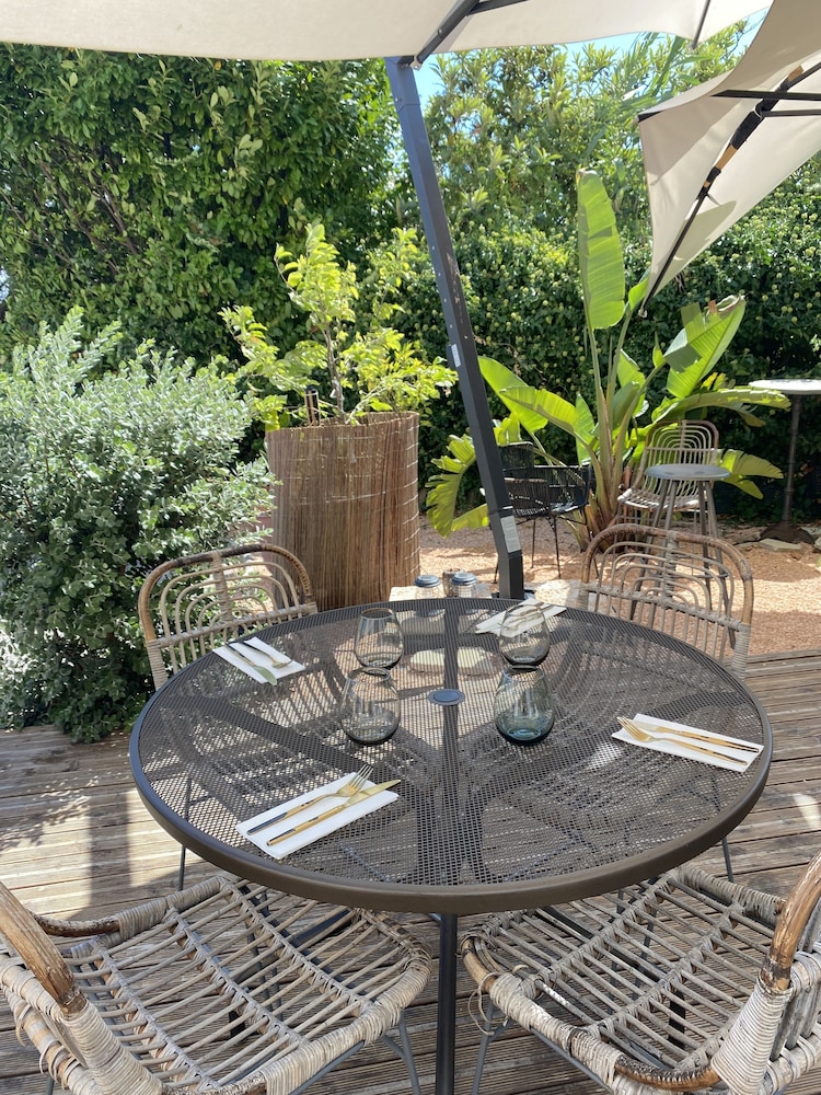 avocado hotel restaurant bar