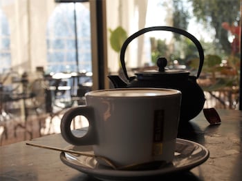 avocado hotel restaurant bar